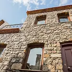 Two Stone Homes Metis *