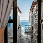 Villa Two Stone Homes Metis