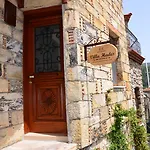 Villa Two Stone Homes Metis